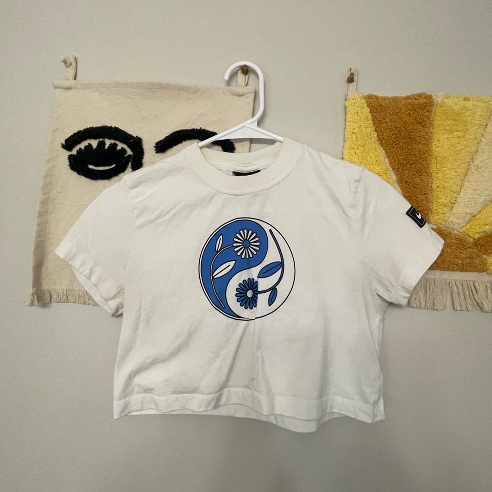 Nike baby tee. Size small, condition like new.